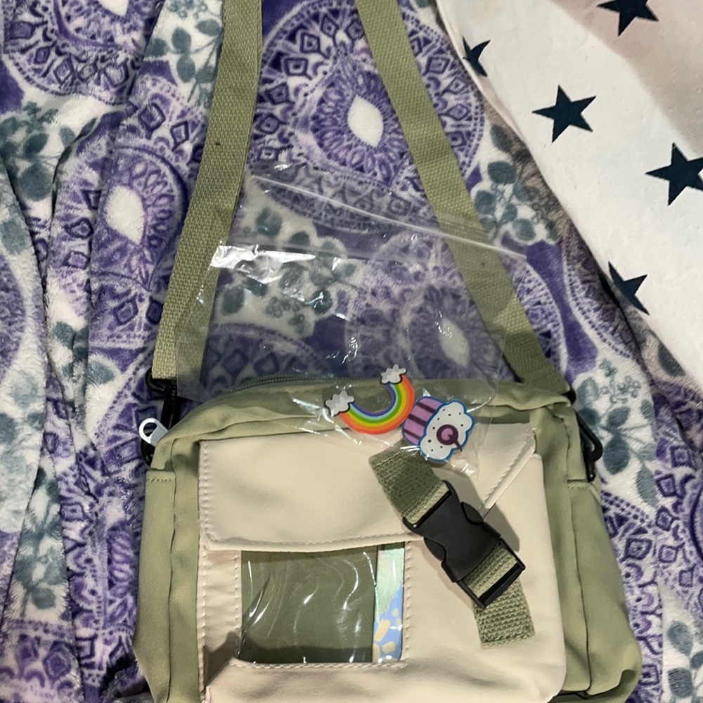 Crossbody with 2 pins